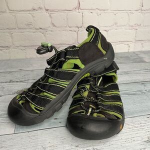 Keen‎ Black Green Newport H2 Waterproof Water Sandals Size Youth 2.